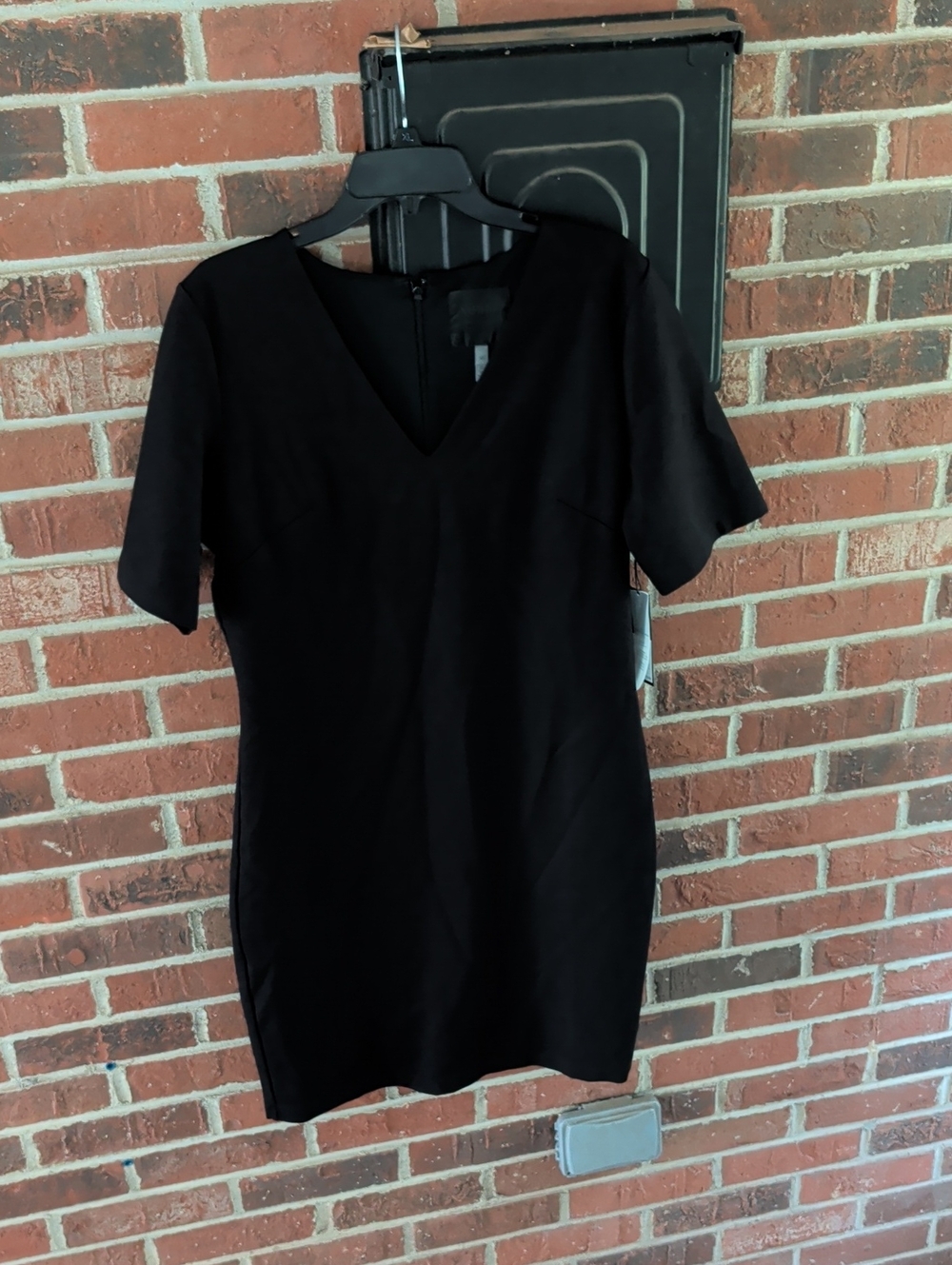 WHBM Aura Classic Black V-Neck Short Sleeve Sheath Dress Size 16 (848)